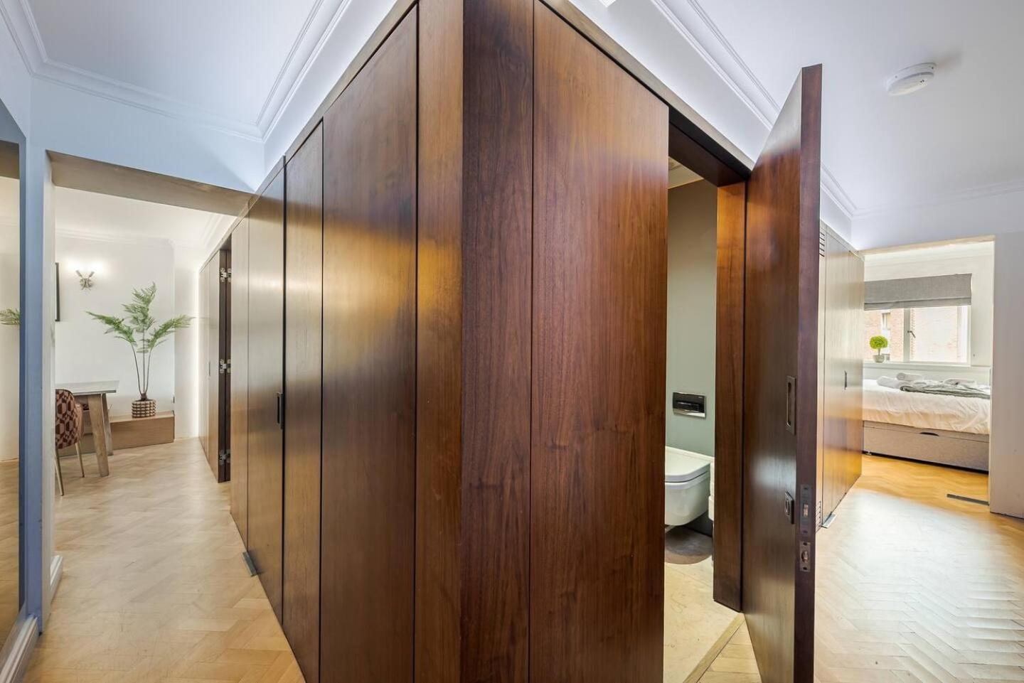 Modern Knightsbridge Apartment With Balcony Overlooking Harrods Prime Location London Exterior photo