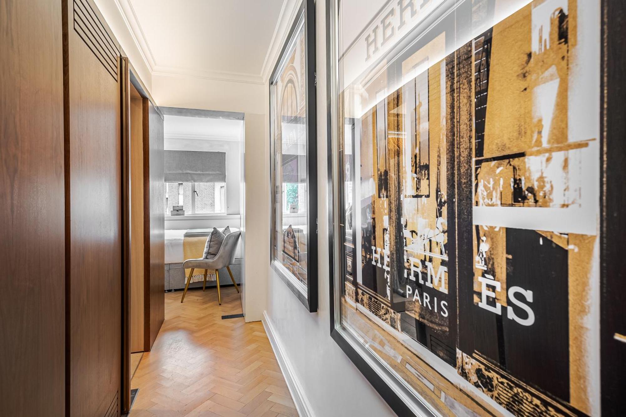 Modern Knightsbridge Apartment With Balcony Overlooking Harrods Prime Location London Exterior photo
