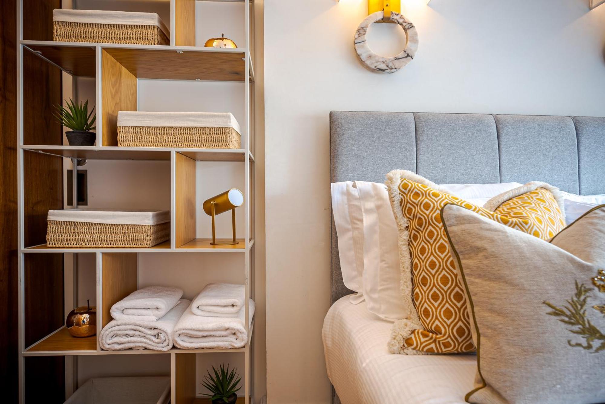 Modern Knightsbridge Apartment With Balcony Overlooking Harrods Prime Location London Exterior photo