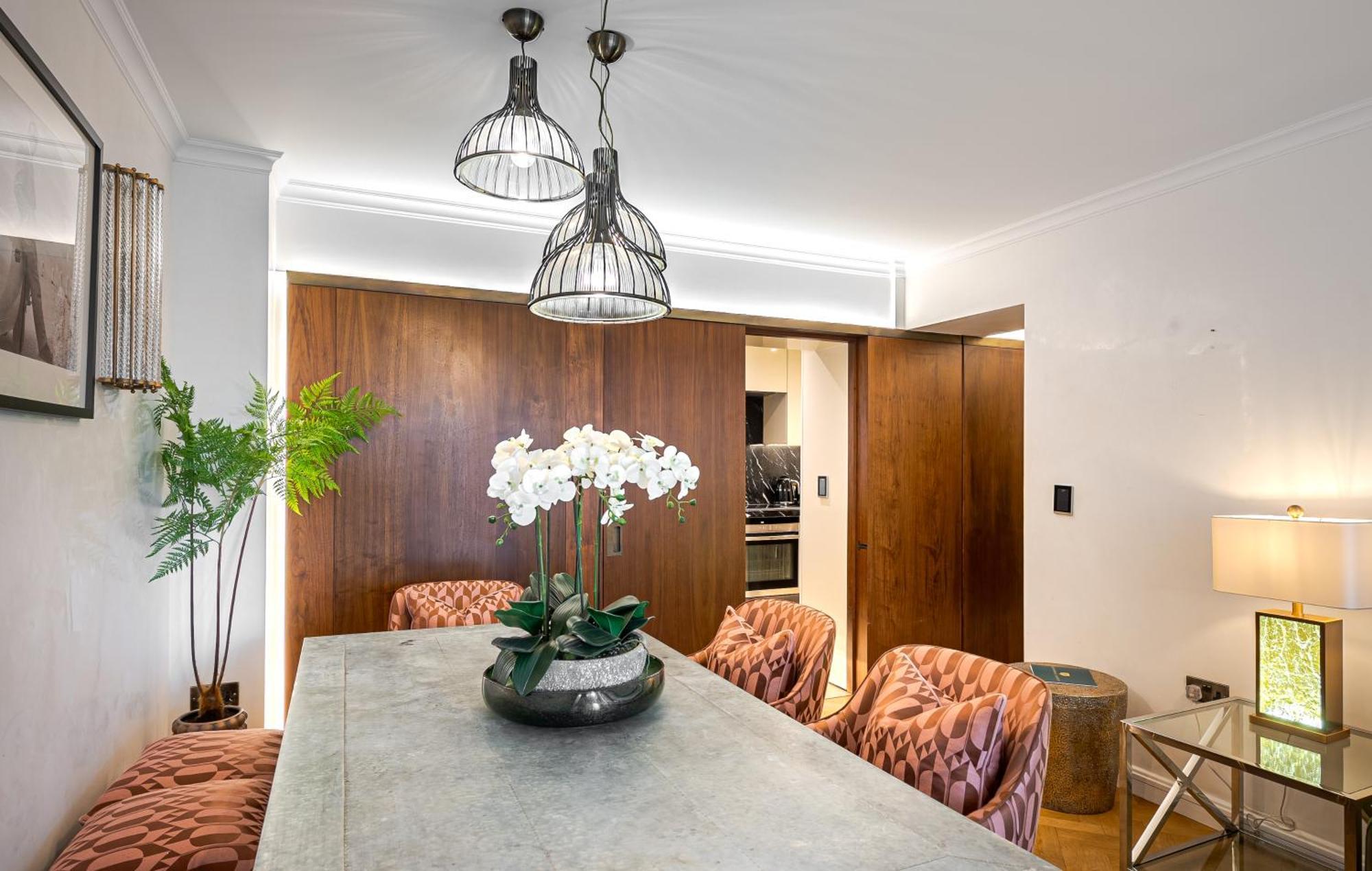 Modern Knightsbridge Apartment With Balcony Overlooking Harrods Prime Location London Exterior photo