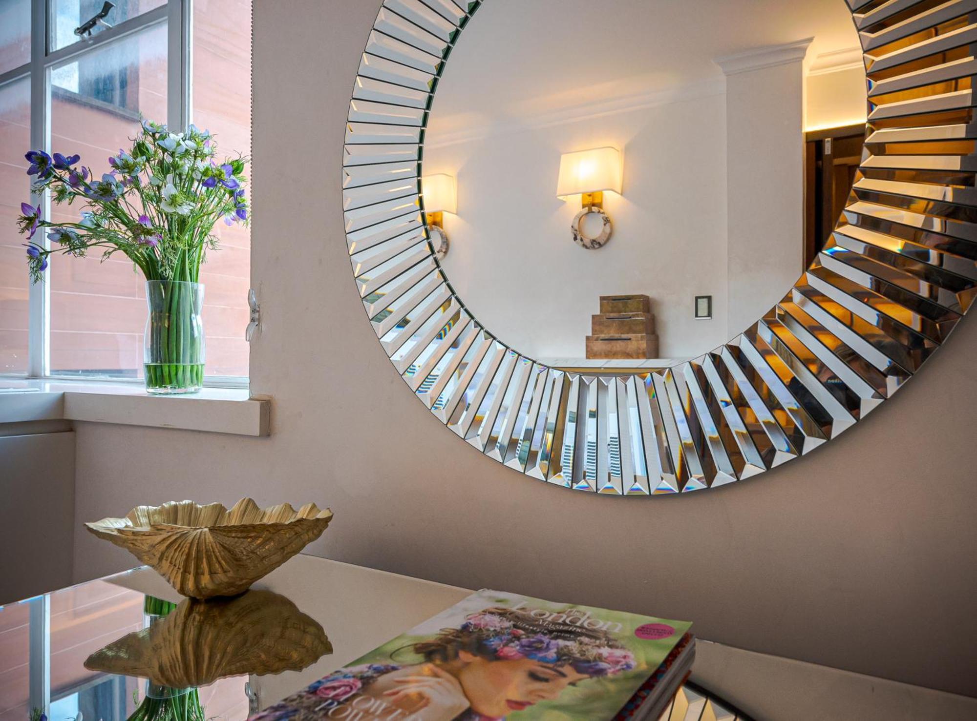 Modern Knightsbridge Apartment With Balcony Overlooking Harrods Prime Location London Exterior photo