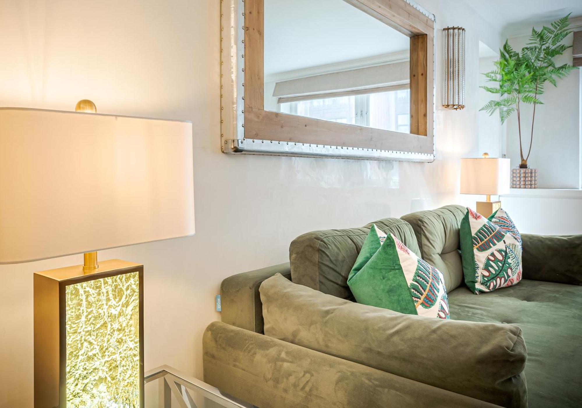 Modern Knightsbridge Apartment With Balcony Overlooking Harrods Prime Location London Exterior photo
